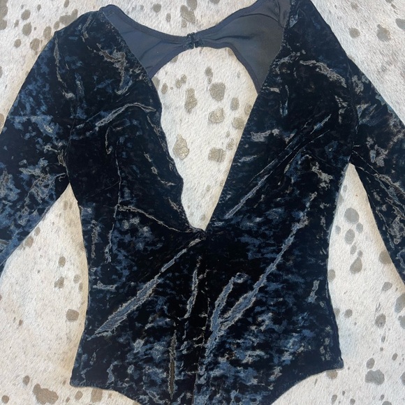 Victoria’s Secret long sleeve velvet super plunge body suit - Picture 4 of 6